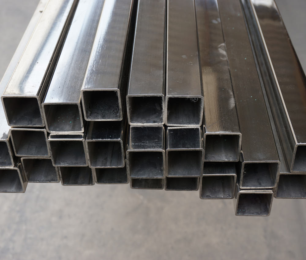 <b>ESTRUCTURALES</b><br> <ul>   <li>PTR</li>   <li>HSS</li>   <li>Tuberia</li>   <li>Polin</li> </ul>